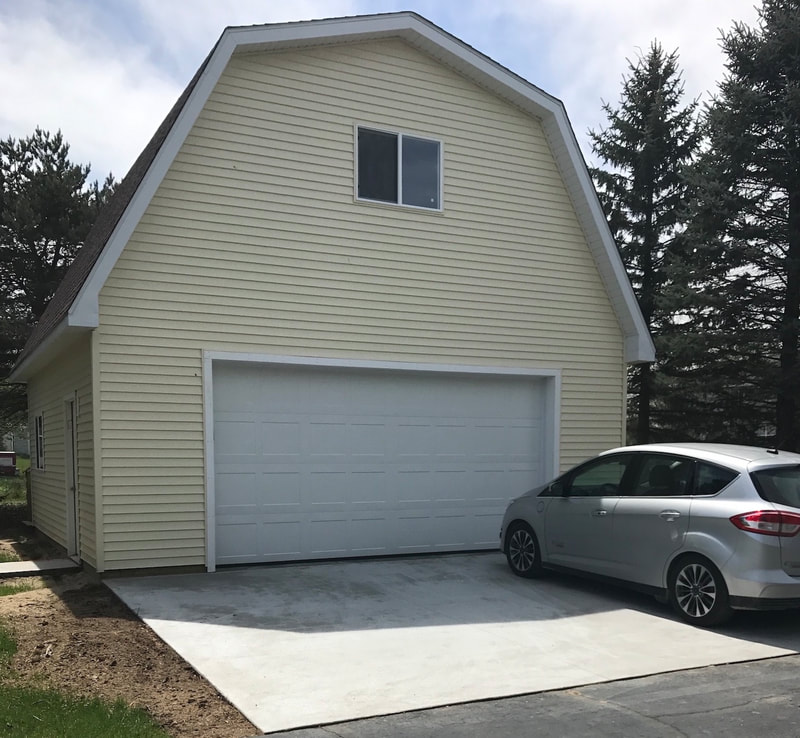 Gallery #4: 24'x24' gambrel style pole barn.