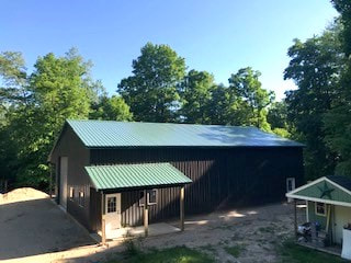 Gallery #15: 40'x60'x16' with 2 lean-to's pole barn. 