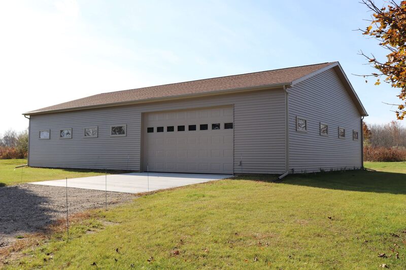 Gallery #16: 40'x64'x12' pole barn.